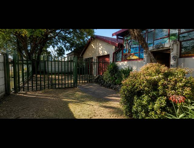 3 BEDROOM FREEHOLD FOR SALE IN VANDERBIJLPARK CE 5